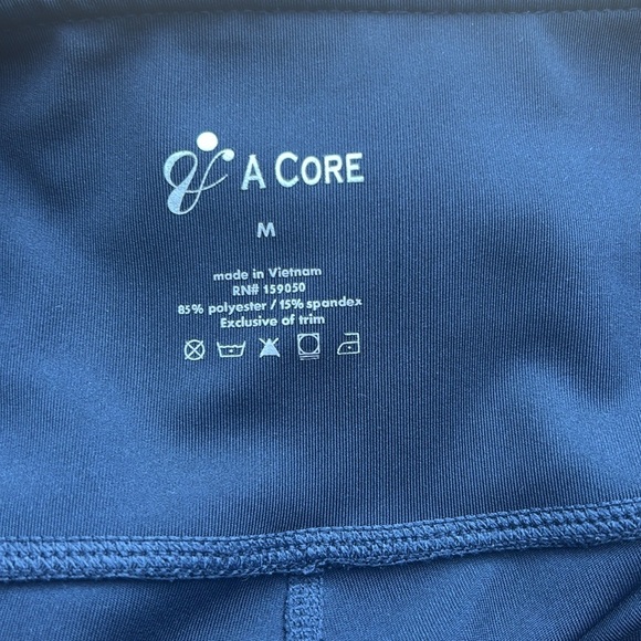 A core navy blue workout shirts with 2 pockets size medium - Picture 3 of 3